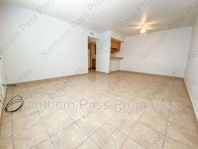 Foto del edificio - 4700 Maxwell Ave