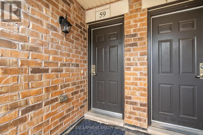 Building Photo - 2441-2441 Greenwich Dr