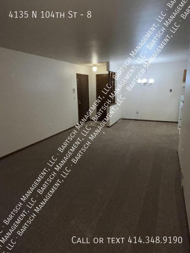 Foto del edificio - 4135 N 104th St