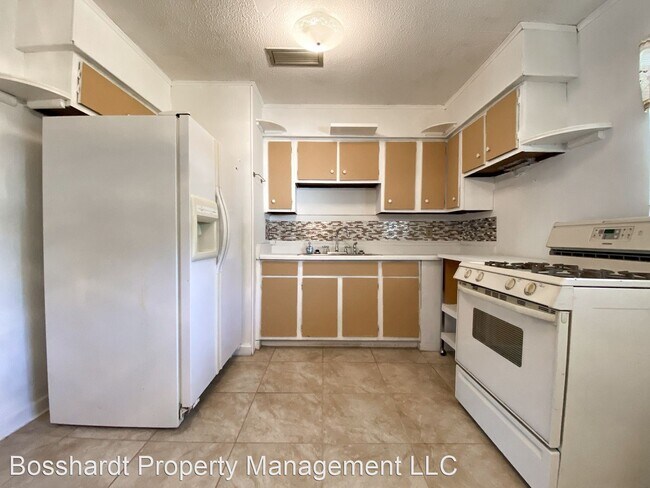 Building Photo - 3 br, 1 bath House - 2200 SW 5th Place