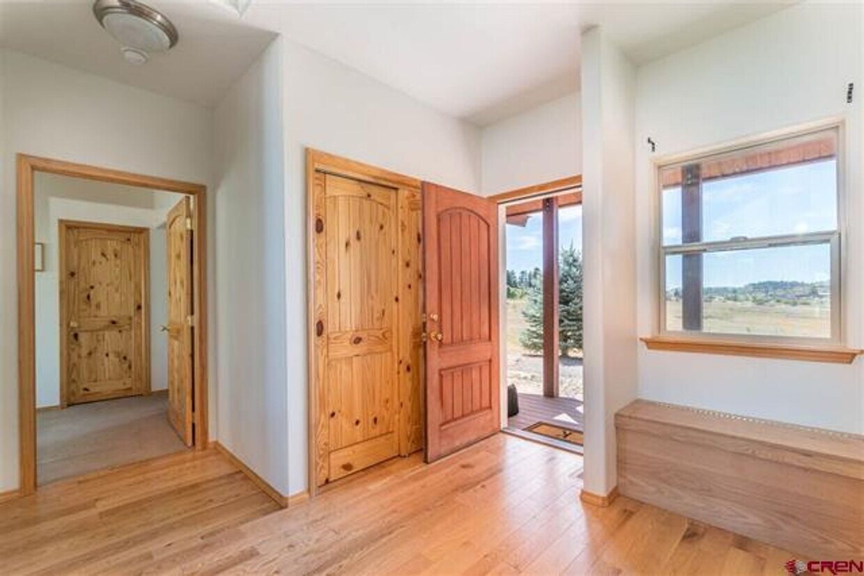 Foto principal - 3-Bedroom Home in Prime Location