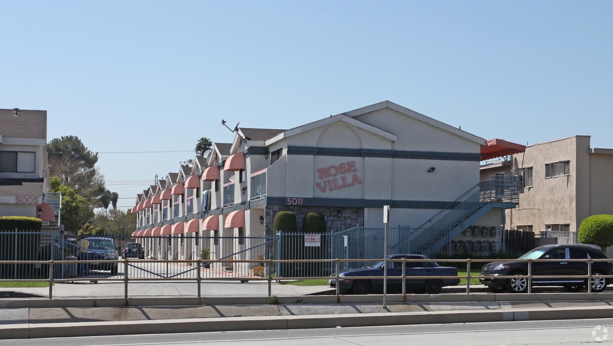 Foto del edificio - Rose Villa Apartments