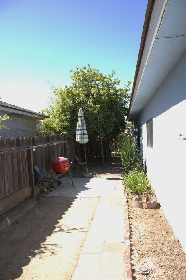 Foto del edificio - 1 Bed/1 Bath Studio for Rent! 1 Mile from ...