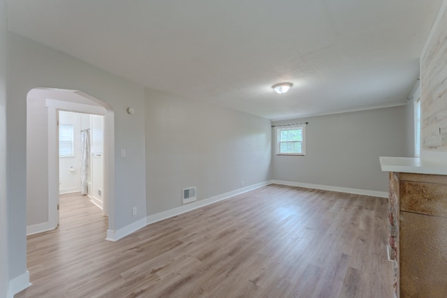 Foto del edificio - 5612 Colerain Ave