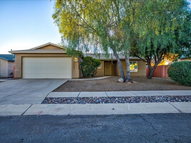 Foto del edificio - Spacious 3-Bedroom, 2-Bath Home with Large Backyard