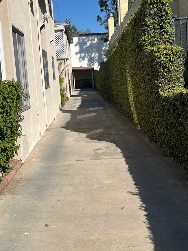 Building Photo - 210 S Catalina Ave