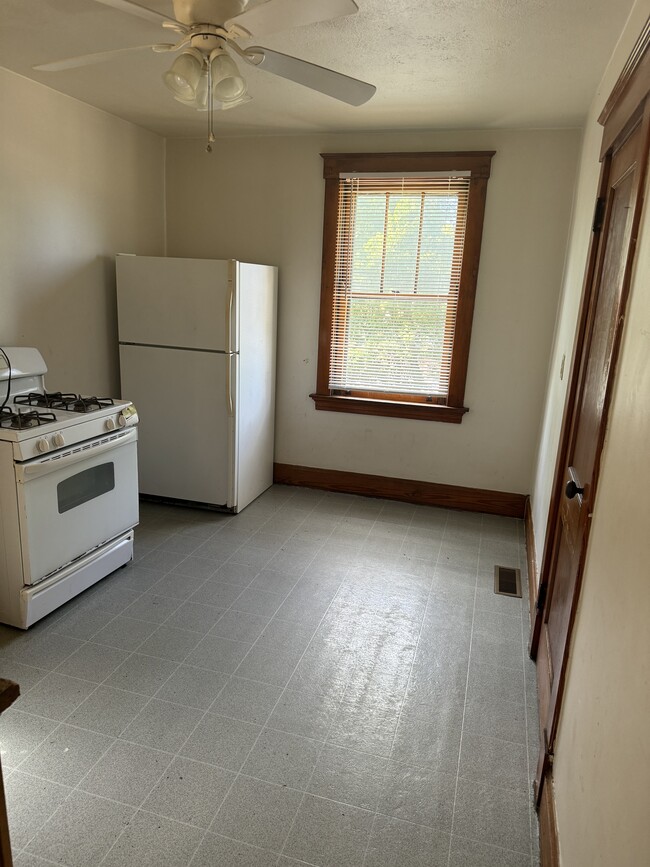 Building Photo - 2748 Norwood Ave