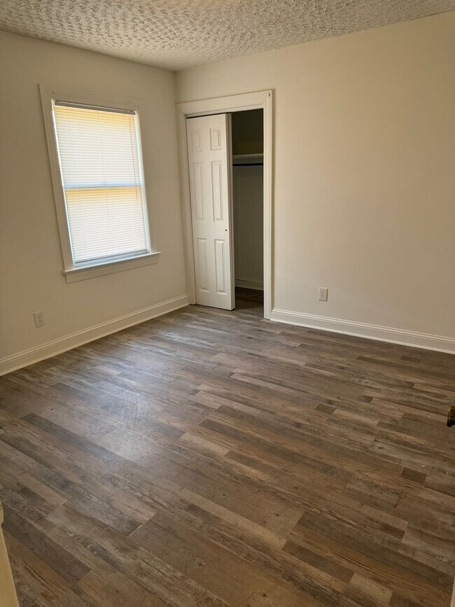 Foto del edificio - 913 S Kates Ln