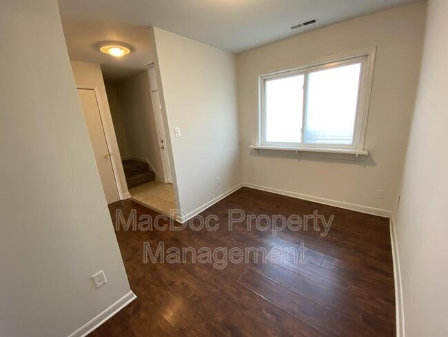 Building Photo - 74 Oak Dr