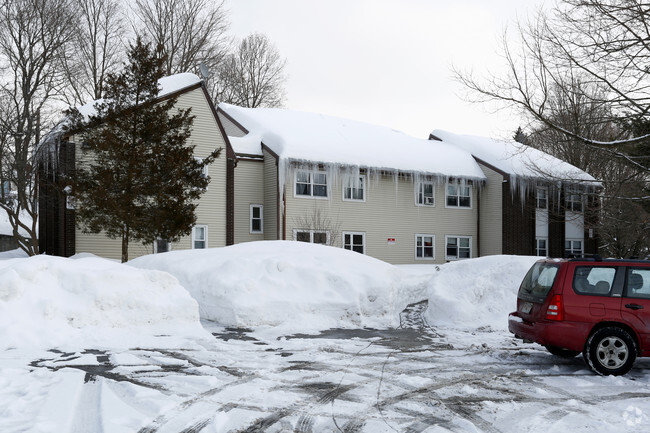 Building Photo - Groveland