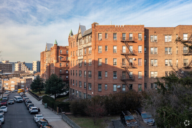 Building Photo - Riverview Gardens