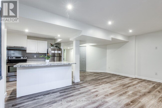 Building Photo - 562 Winette Rd