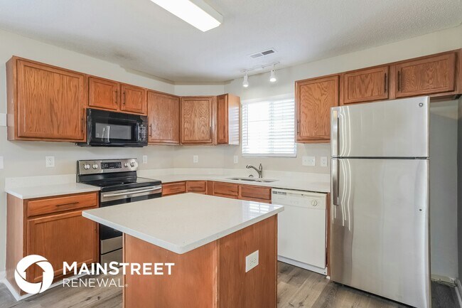 Foto del edificio - 5605 Hidden Lake Dr