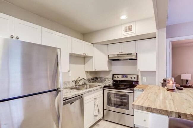 Building Photo - Fourplex 816