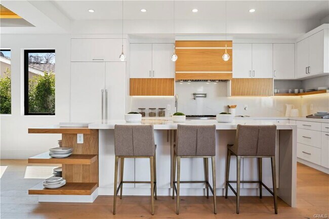 Foto del edificio - 4425 Morse Ave