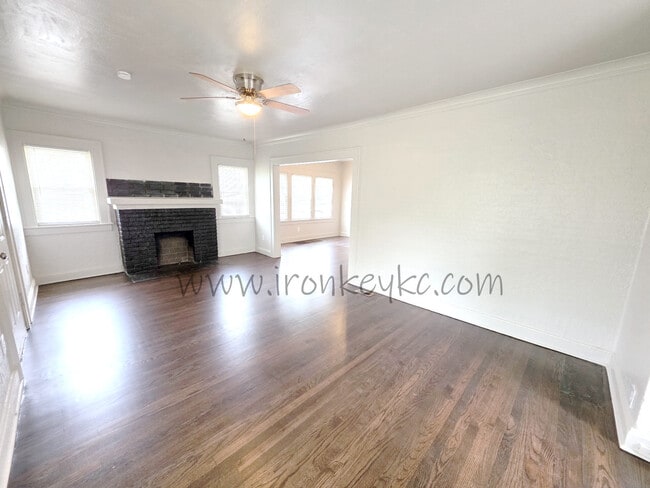 Foto del edificio - 2100 E 58th St