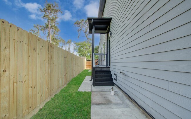 Foto del edificio - 6531 Rosemary Ln