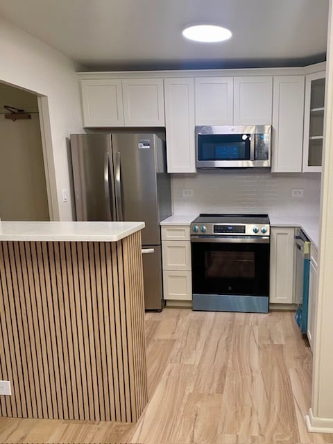 New stainless kitchen with quartz breakfast bar/island - 1850 N Clark St