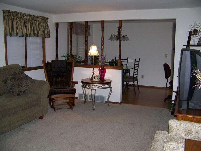 Foto del edificio - 914 E Windfield Pl