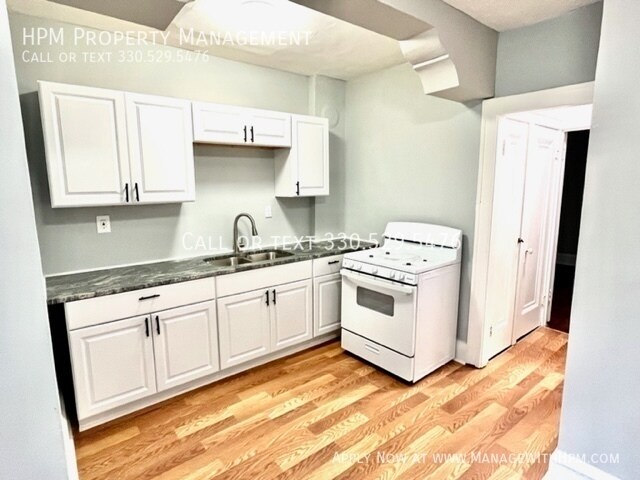 Building Photo - Updated One-Bedroom Apartment - Half Off S...