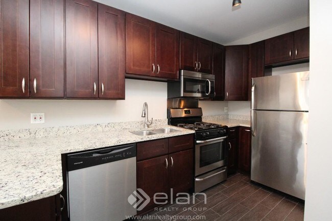Foto del edificio - 3718 W Fullerton Ave