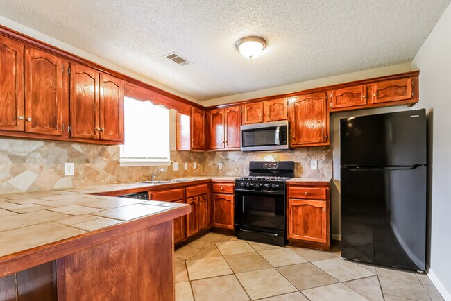 Building Photo - Classic Home in Benton AR!