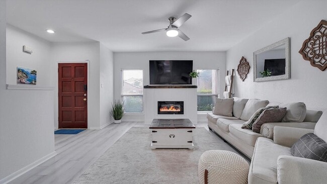 Building Photo - 2608 Bering Dr