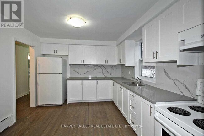 Building Photo - 149 Kitchener Ave
