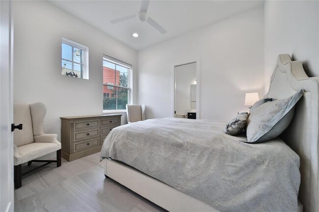 Building Photo - 806 Detering St
