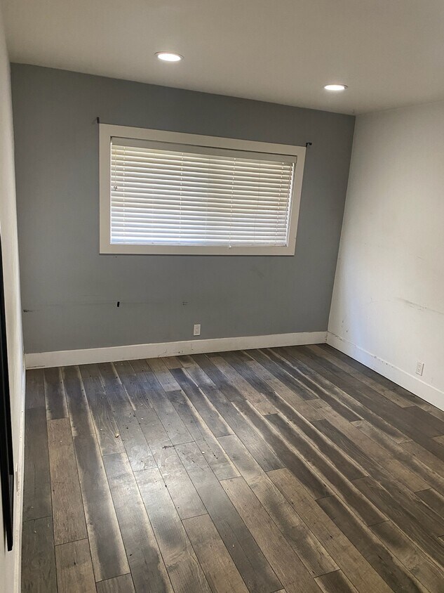 Building Photo - 1013 E Appleton St