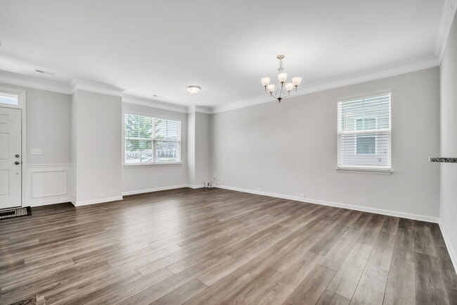 Foto del edificio - 351 Intrepid Ct