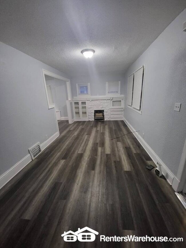 Building Photo - Updated 2 Bedroom 1 Bath Home!