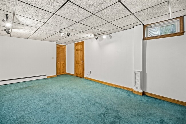 Building Photo - 11 Boline Pl