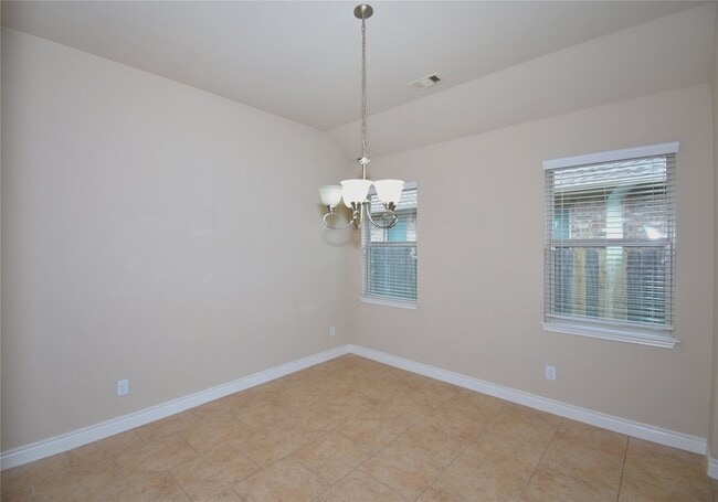 Building Photo - 5623 S Denham Ridge Ln
