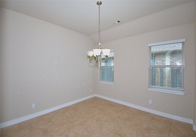 Foto del edificio - 5623 S Denham Ridge Ln