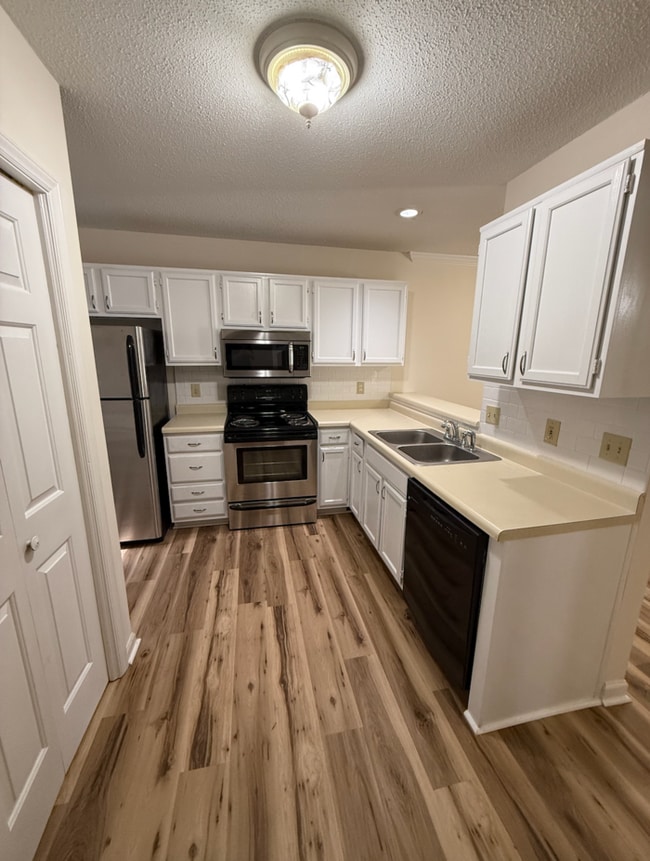 Building Photo - Beautiful Cary Townhome