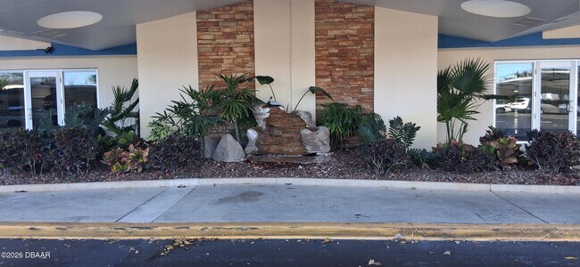 Building Photo - 1224 S Peninsula Dr