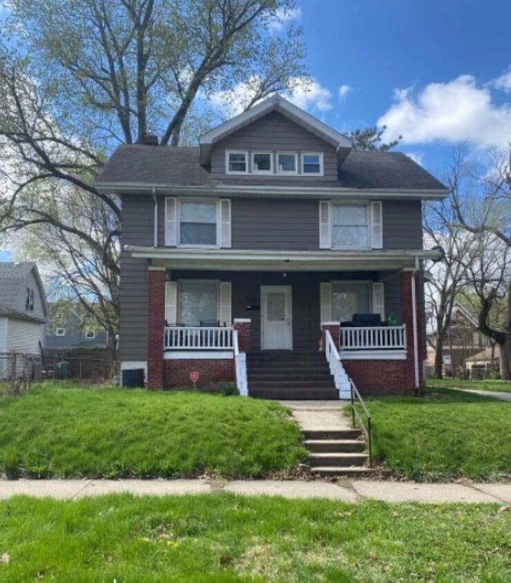 Primary Photo - 210 E Archer Ave