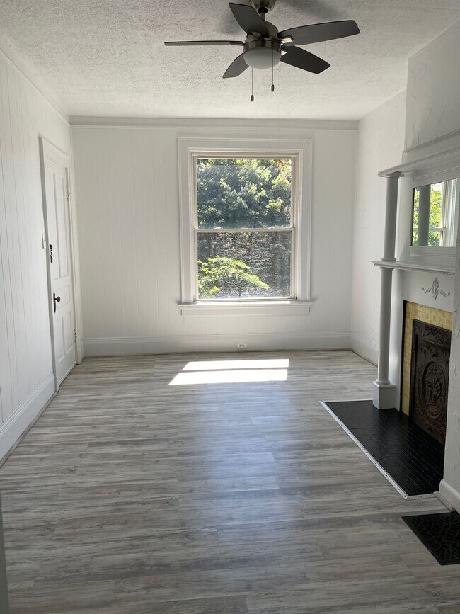 Building Photo - 2417 Clifton