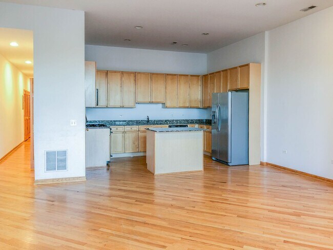 Foto del edificio - 2535 N Southport Ave