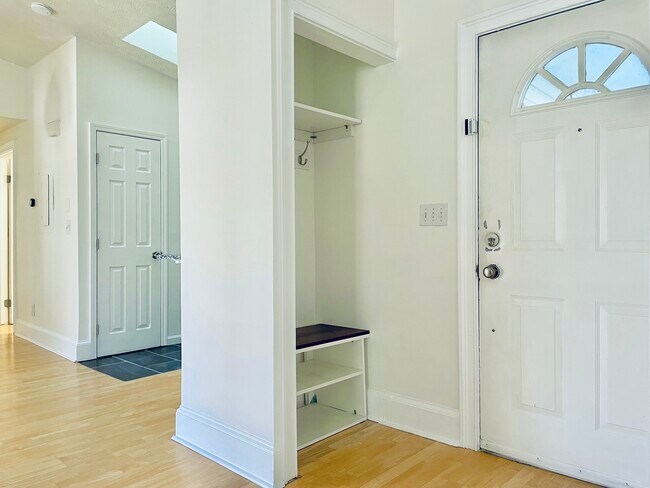 Foto del edificio - 1275 Keys Lake Dr NE