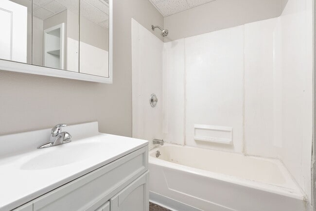 Foto del edificio - 2022 1/2 College St - Cedar Falls