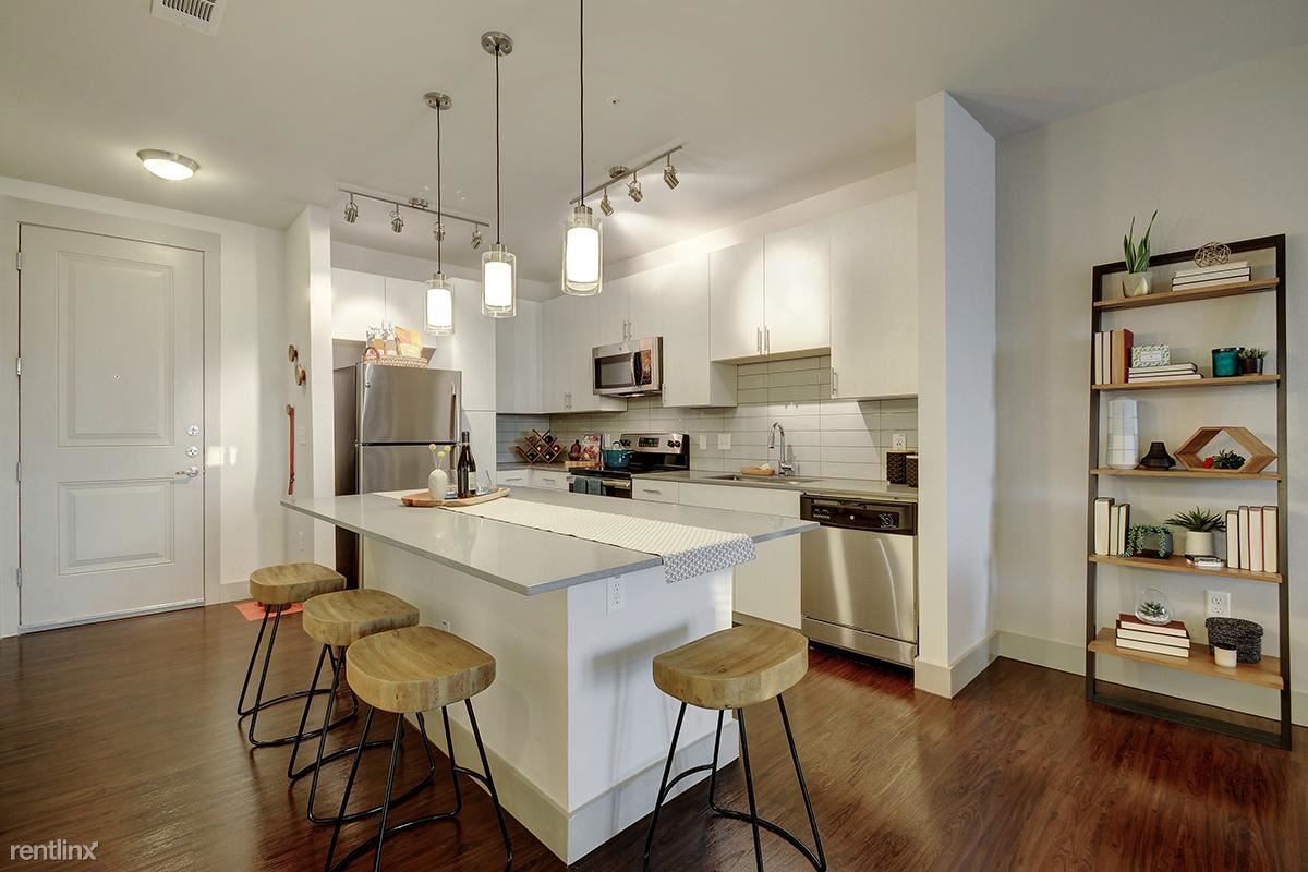 Foto principal - 2300 Pinevalley Dr