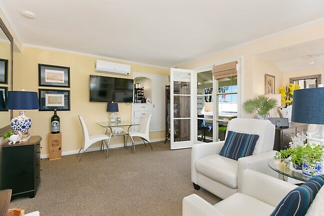 Building Photo - 6012 Paseo Delicias, Unit 8