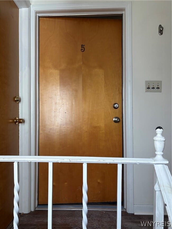 Building Photo - 19 California Dr