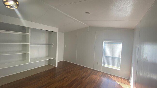 Building Photo - 2507 Bayou Ave