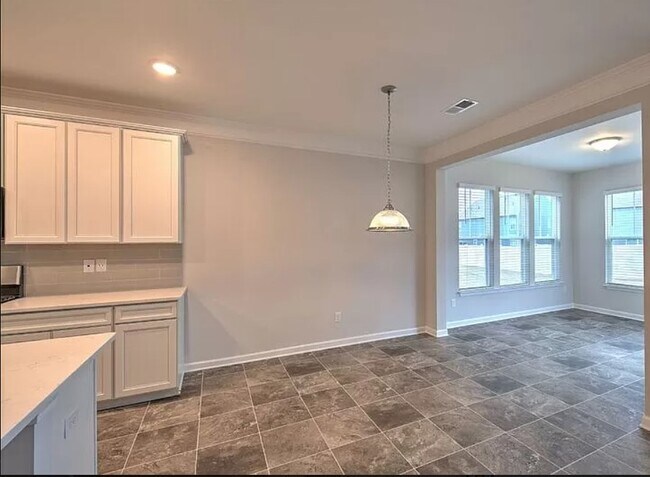 Foto del edificio - 515 Daisy Hill Ln