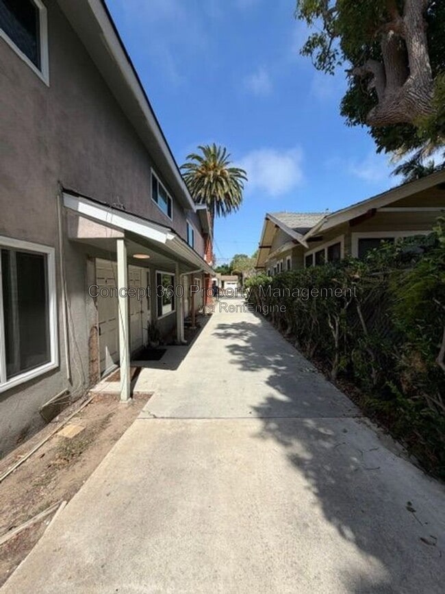 Building Photo - 327 Molino Ave