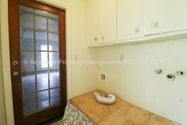 Building Photo - East Tulsa 3 Bedroom Gem! Available for immediate move in!