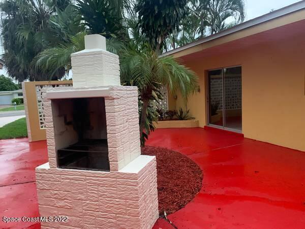 Building Photo - 1125 Pine Tree Dr